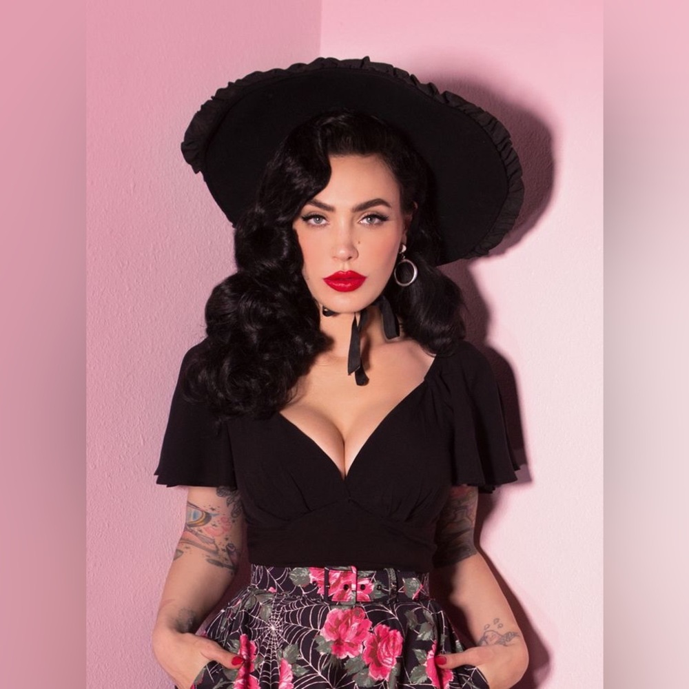 Vixen Babydoll Crop Top in Black